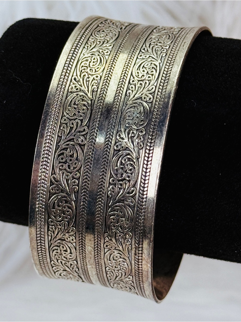 Vintage aged Silvertone etched weighted cuff bracelet
